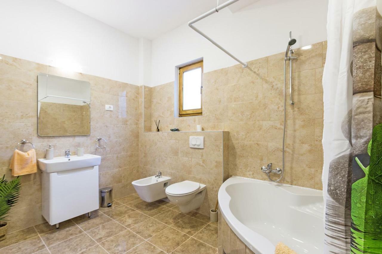 Cozy Apartment 10 Min From The Beach Pula Ngoại thất bức ảnh