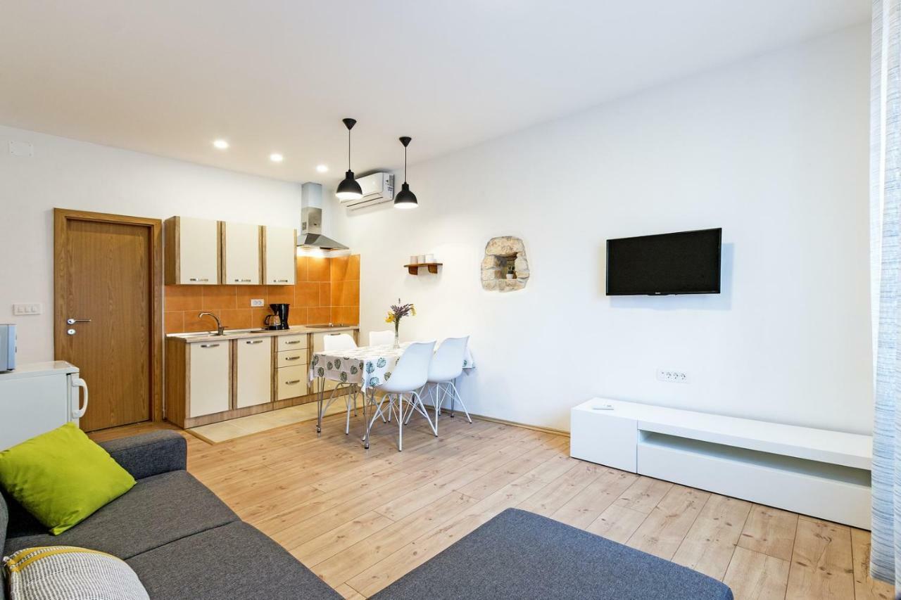 Cozy Apartment 10 Min From The Beach Pula Ngoại thất bức ảnh