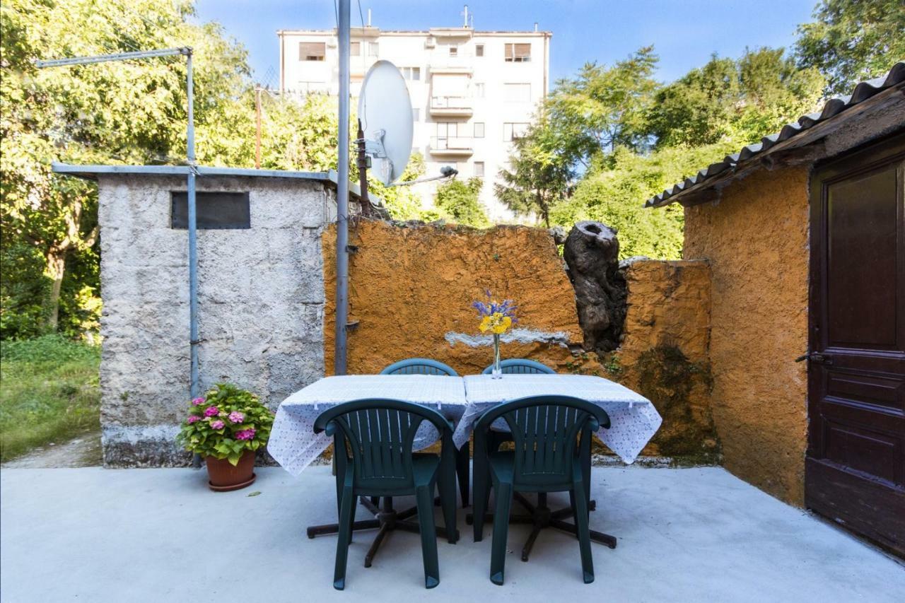 Cozy Apartment 10 Min From The Beach Pula Ngoại thất bức ảnh