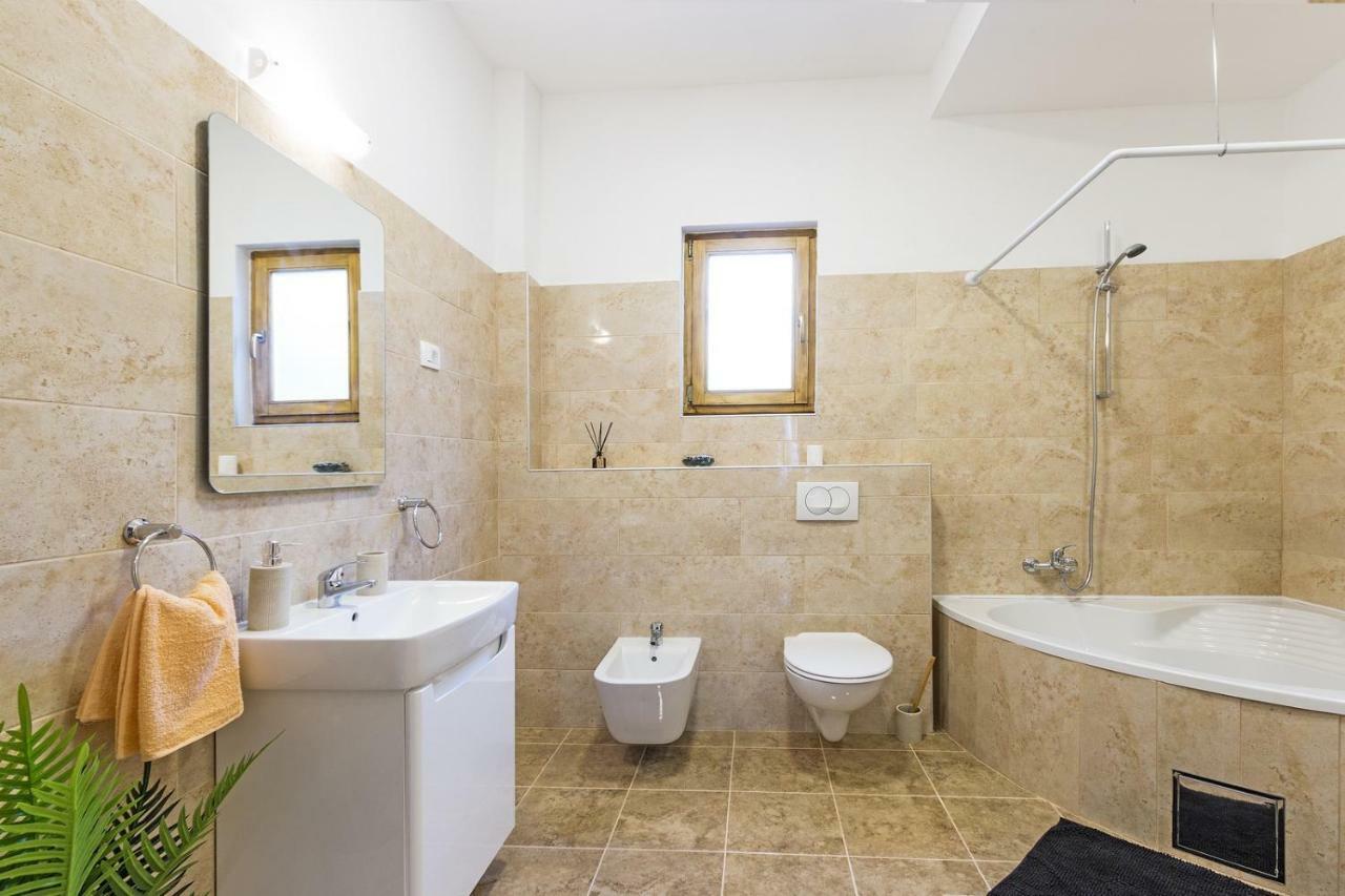 Cozy Apartment 10 Min From The Beach Pula Ngoại thất bức ảnh