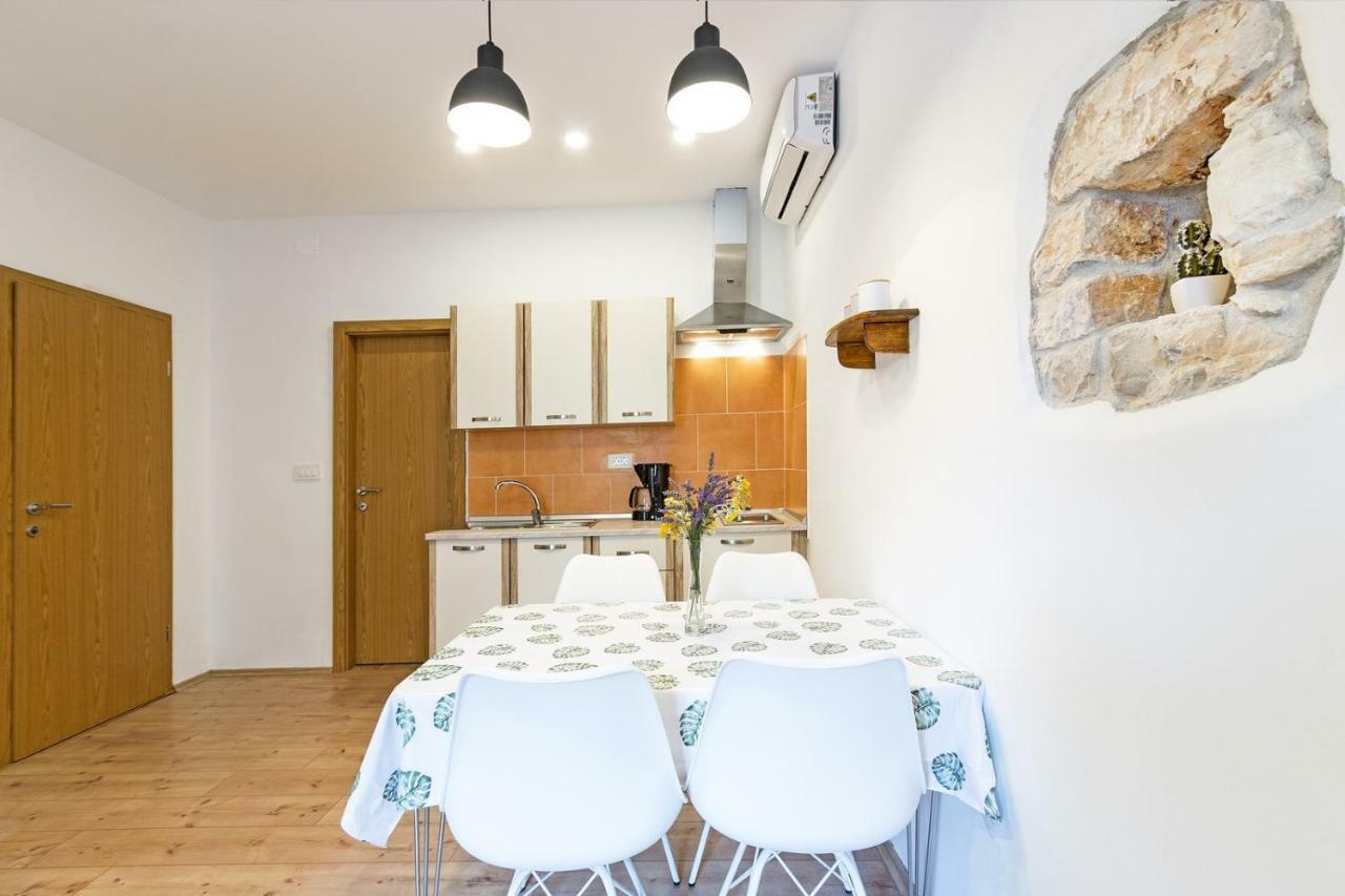 Cozy Apartment 10 Min From The Beach Pula Ngoại thất bức ảnh